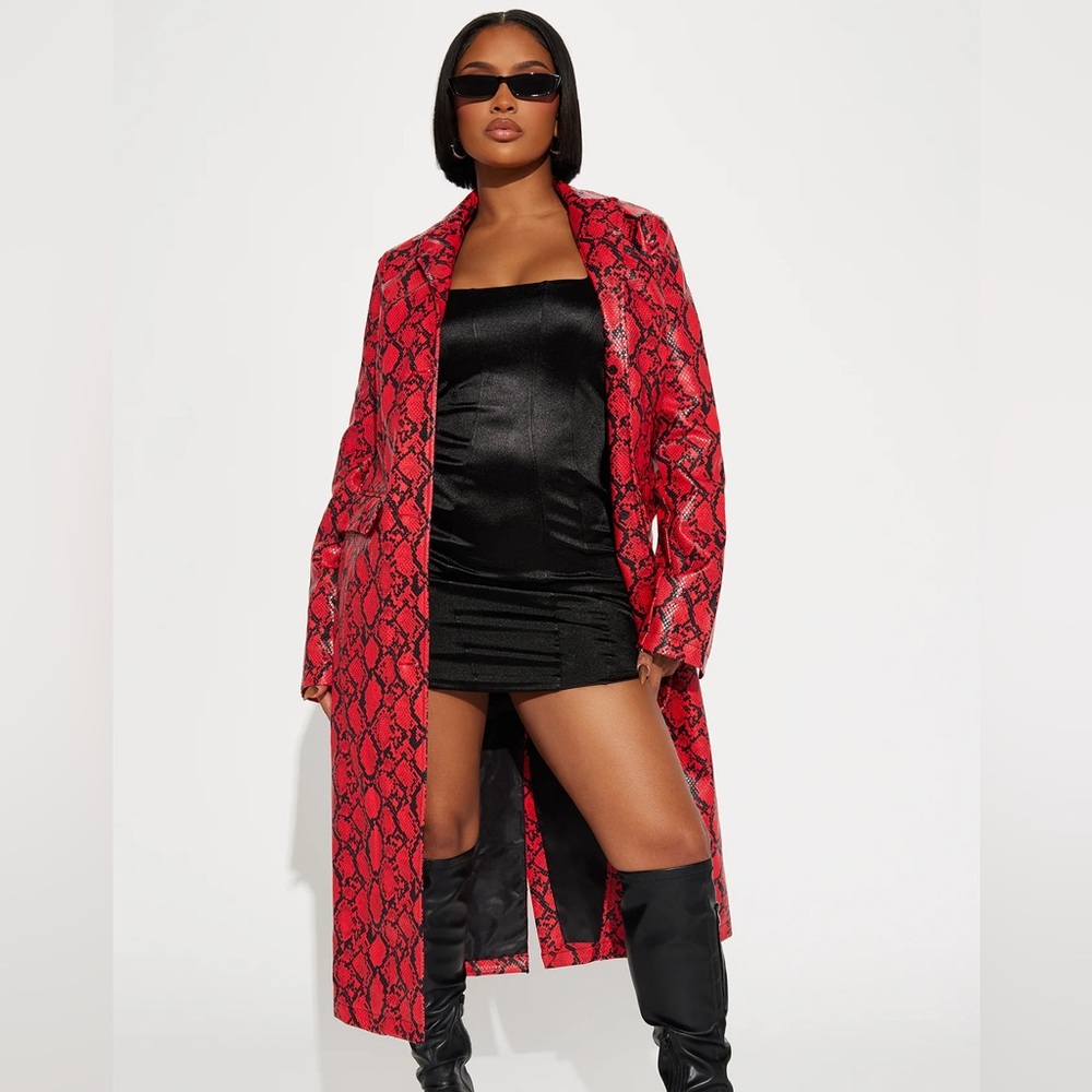 🔥NWT Fashion Nova Python Coat
